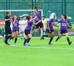 波士顿红袜与坦帕湾光芒在季中发生大规模肢体冲突，球员集体冲入场内