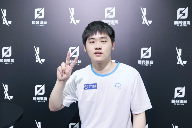 队的每个人 队的每个人