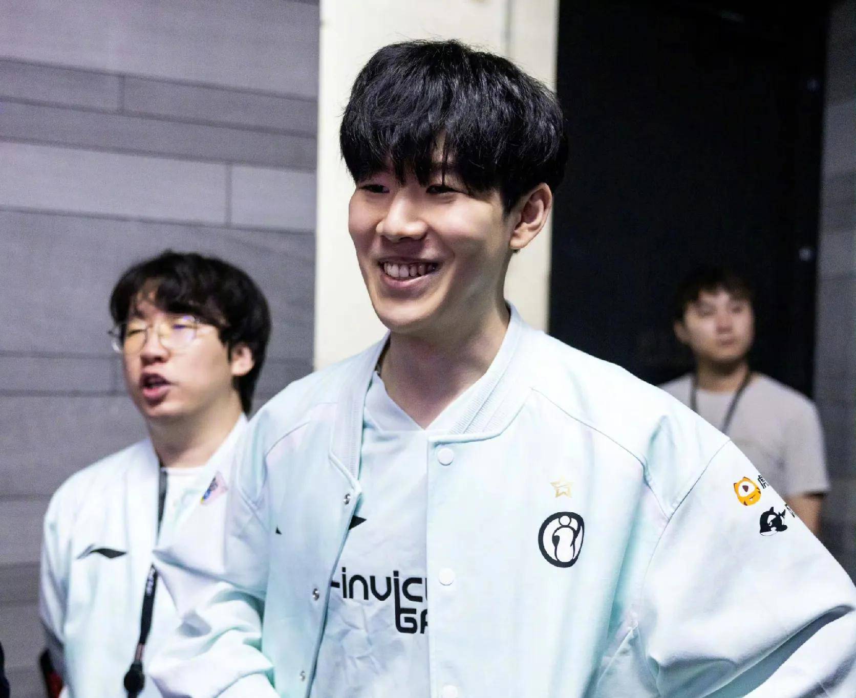 出精湛的棋 出精湛的棋